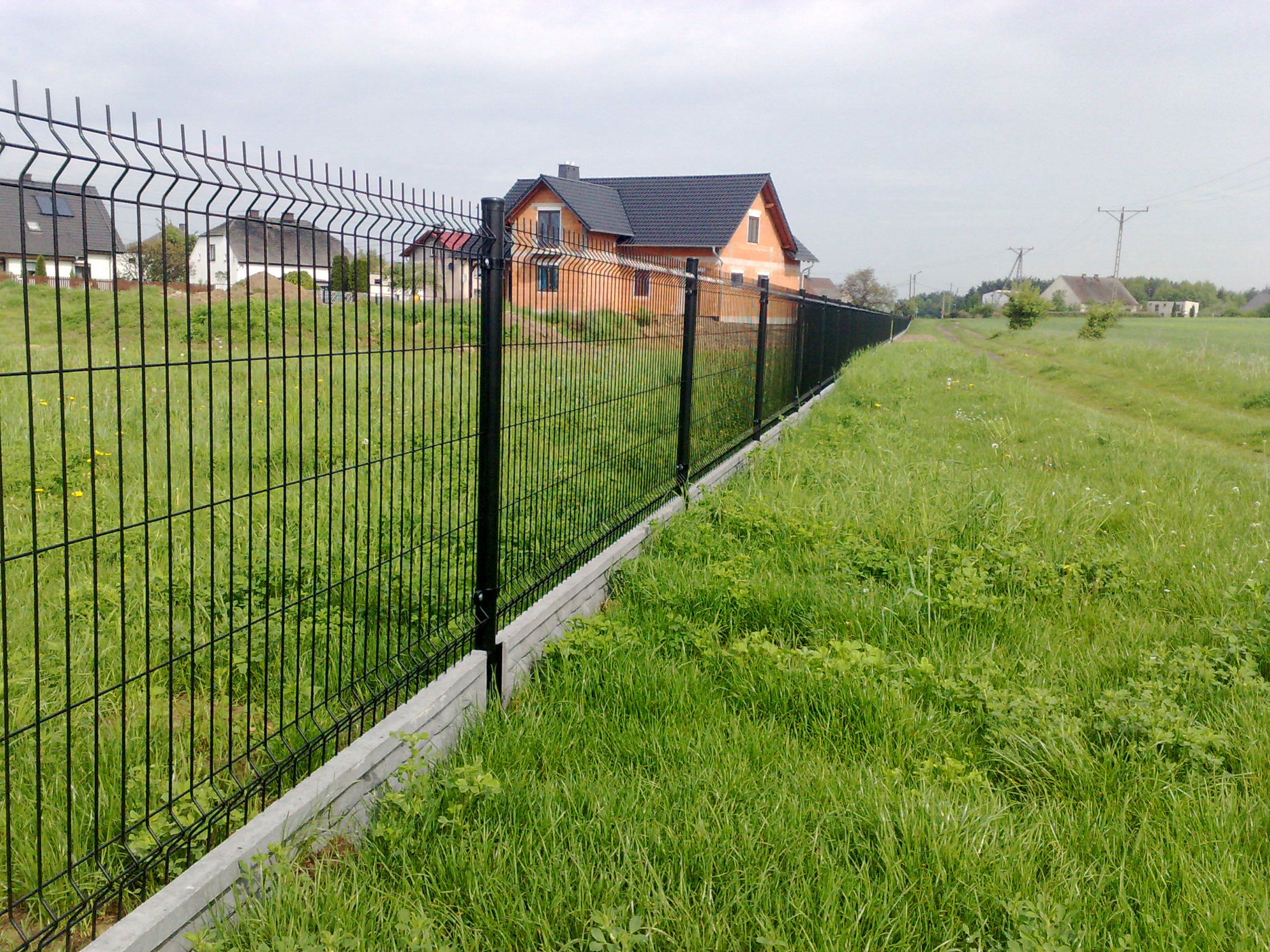 Jak dobrać ogrodzenie do budowanej działki? Praktyczny poradnik krok po kroku