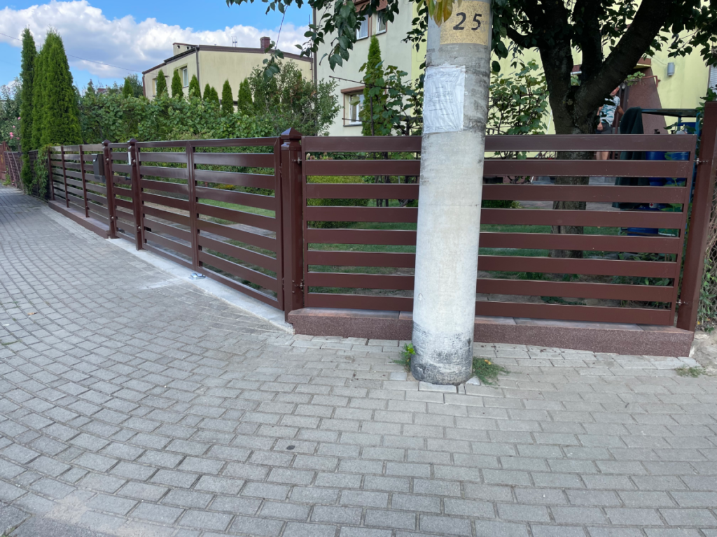 Radkon - Brama Dwuskrzydłowa - Kępno