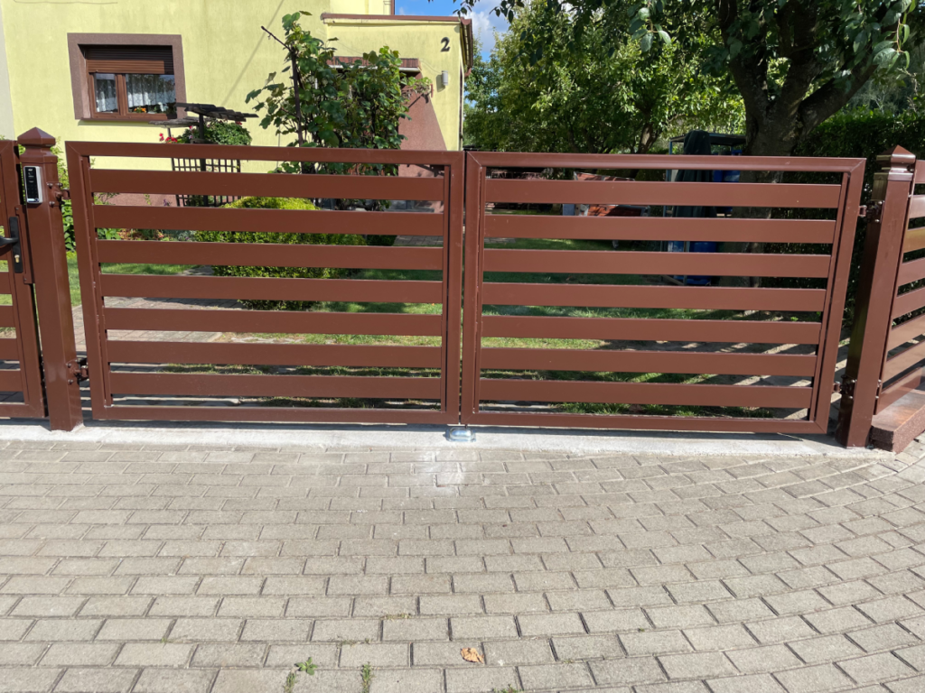 Radkon - Brama Dwuskrzydłowa - Województwo Łódzkie