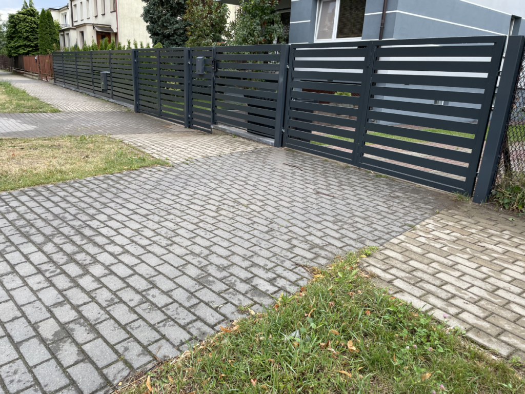 Radkon - Brama Dwuskrzydłowa - Województwo Łódzkie